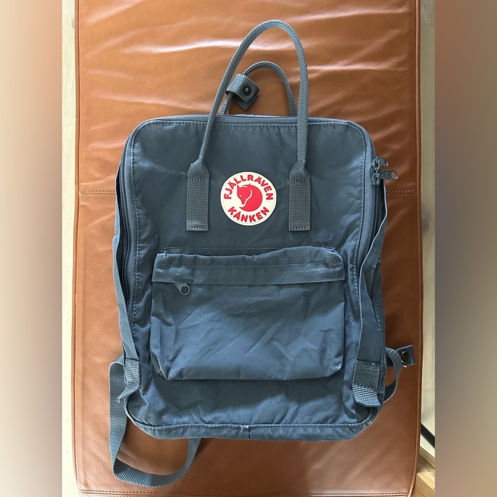 FJALLRAVEN
KÅNKEN
Everyday Outdoor
Color: Graphite